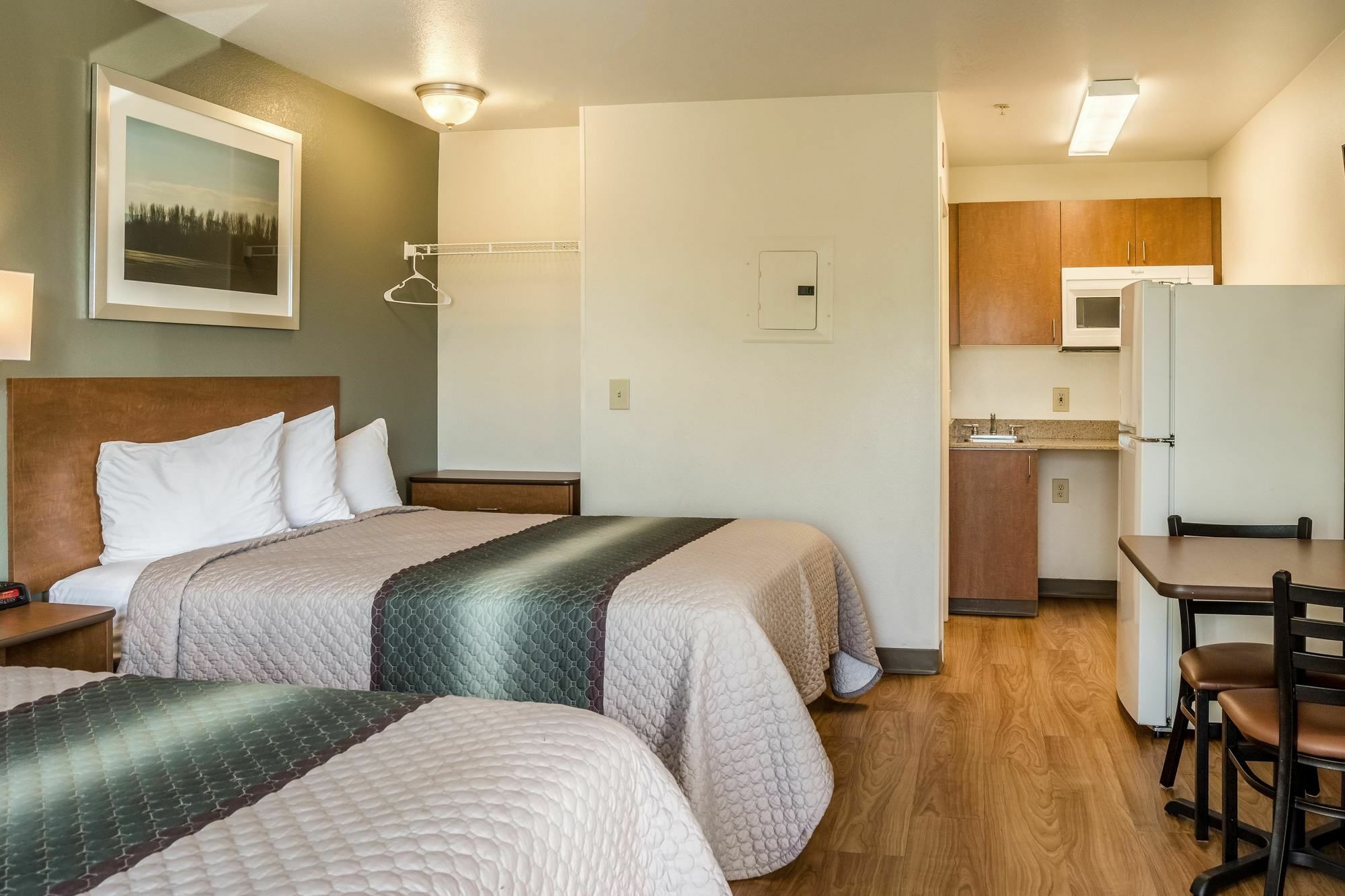 Hometowne Studios By Red Roof Salem, Or Bagian luar foto